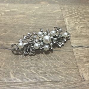 Pearl jeweled hair clip